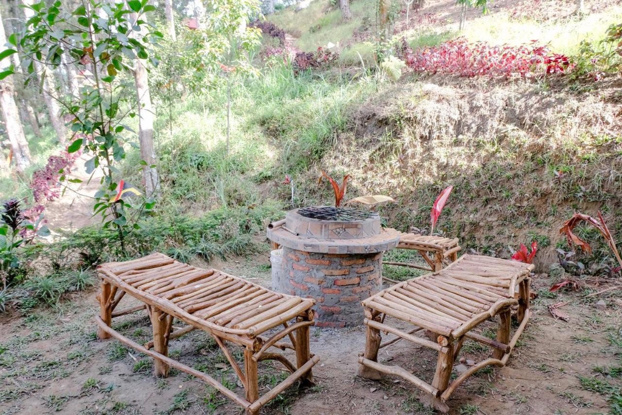 Oyo1175厄玛卓沃度假村 Magetan 外观 照片